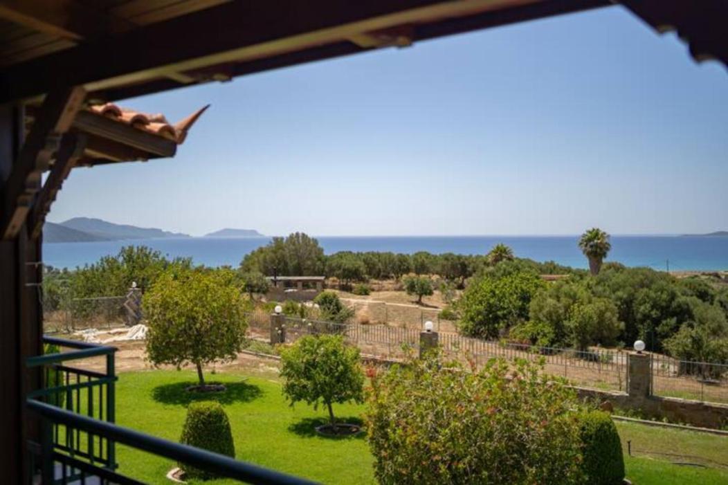 Donatos Apartment Finikounta Bagian luar foto